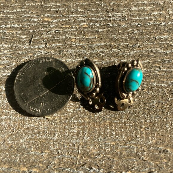 Vintage Navajo sterling silver turquoise clip-on earrings - Picture 2 of 3